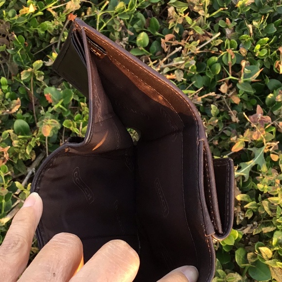 SOLD 🎁🎁🎁🎁🎁Trifold Coach Wallet - Picture 11 of 13